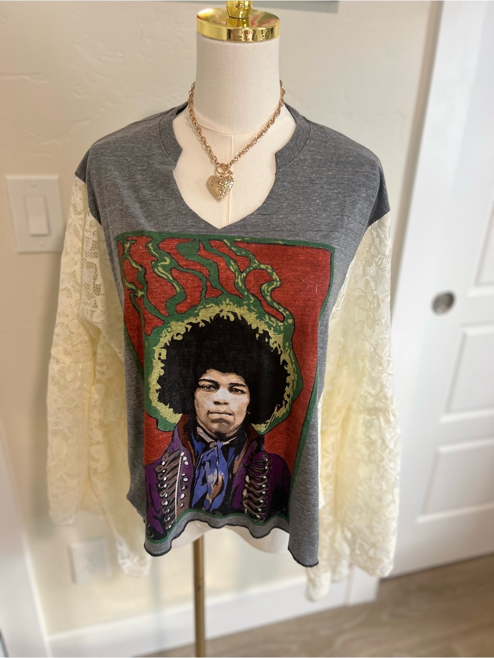 Upcycled Hendrix Lace-Sleeve Top in Gray & Cream. NWT~ O/S 🌷
